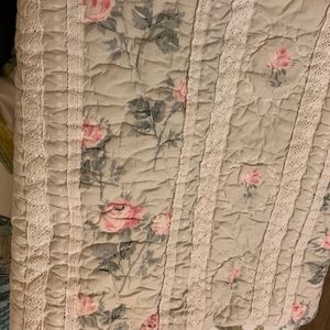 Simply Shabby Chic Quilt